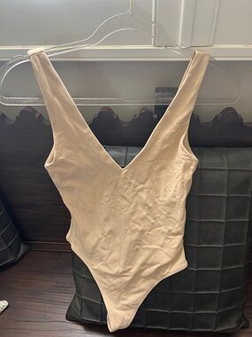 Babaton Beige V-Neck Seamless Bodysuit